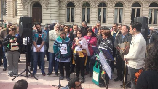 Homenaje a los docentes fallecidos en la explosión de la escuela de Moreno