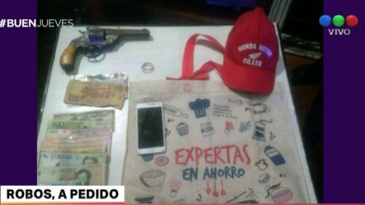 Otra modalidad de los motochorros: "reparten" robos
