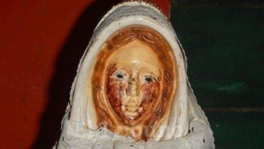 ¿Milagro en Salta?: filmaron a una imagen de la virgen que llora sangre