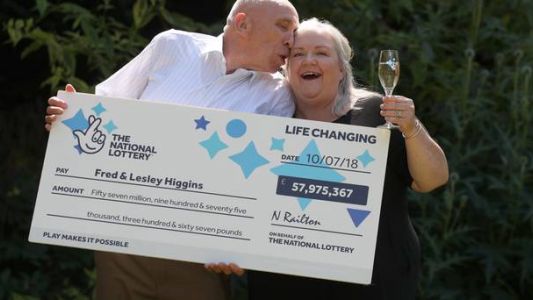 Rompieron su ticket de la lotería sin saber que era el ganador de 75 millones de dólares