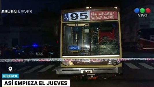 Chocaron un colectivo y una moto: dos heridos