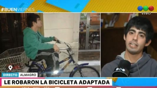 Le robaron la bicicleta adaptada a un discapacitado en la puerta de una iglesia