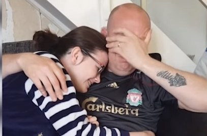 Video conmovedor: el momento que una chica le pide a su padrastro que la adopte