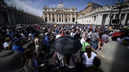 El Vaticano expresó "vergüenza y dolor" por el caso de los 300 curas abusadores de Pensilvania