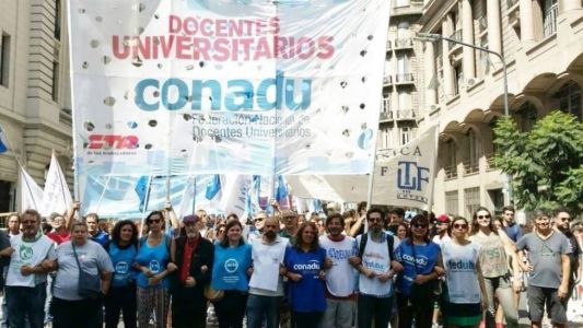 Docentes universitarios pararán toda la semana en rechazo a la suba salarial del 15%