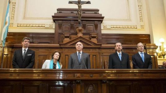 Presentaron un proyecto de ley para remover símbolos religiosos de edificios públicos