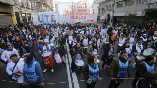 Paro de docentes bonaerenses por 72 horas por reclamo salarial