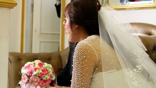 Mujer denunció que la casaron en verdad durante un juego de rol en una entrevista laboral