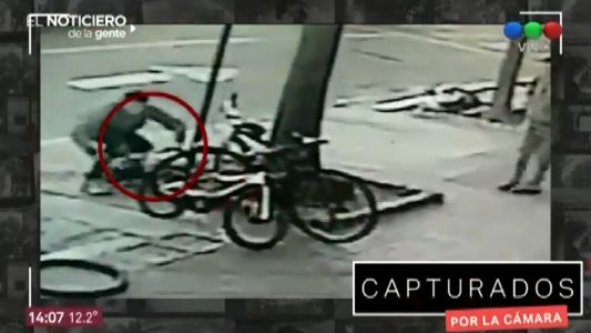 Capturados por la cámara: así se roban una bicicleta en segundos