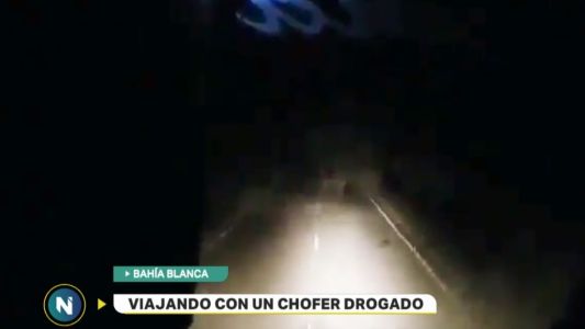 Manejaba un micro de egresados drogado y los propios chicos lo denunciaron