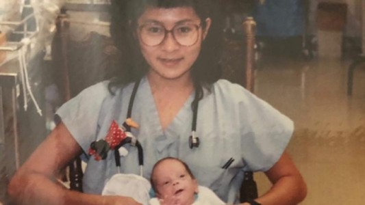 Le salvó la vida cuando era bebé y después de 28 años descubrió que trabajan juntos