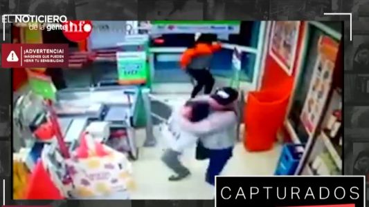 Capturados por la cámara: clientes contra ladrón y otro asalto de un motochorro
