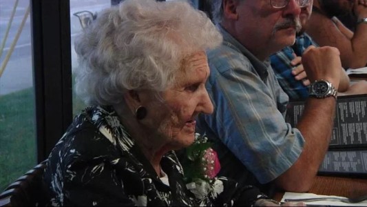 Destrozó la promoción: logró que el restaurante le pague por comer