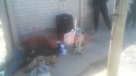 El peor robo del siglo: desvalijó una casa y se quedó dormido en la vereda con lo que se había llevado