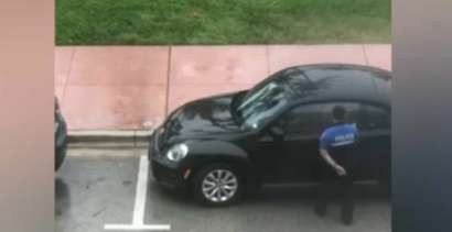 Video: el momento en que detienen a dos curas teniendo sexo oral en un auto