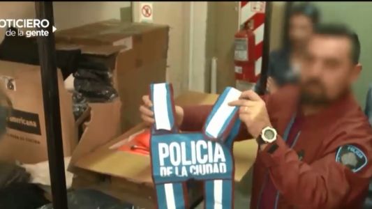Allanaron un taller que fabricaba ropa de Policía y que luego vendían en internet