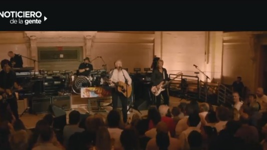 Paul McCartney tocó en una estación de trenes