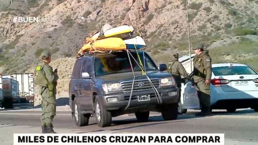 Miles de chilenos cruzan para comprar