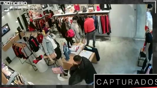El hombre de la bolsa: robo de mecheros en Sarandí