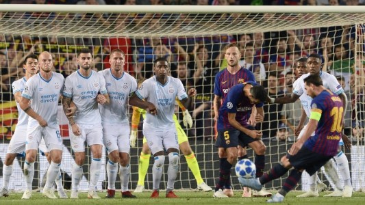 Messi demolió al PSV en el debut del Barcelona en la Champions