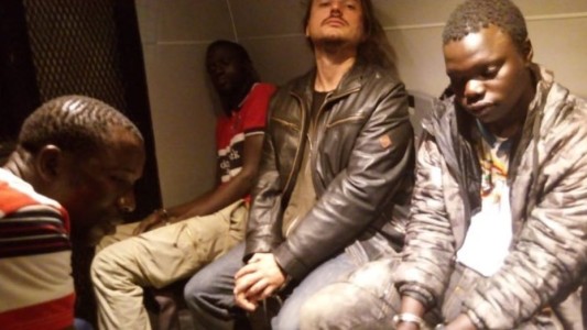 Grabois en el interior del móvil policial: "Nos han detenido de forma arbitraria"