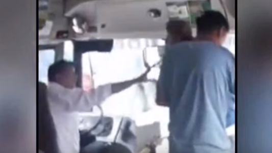 Tucumán: pasajeros frustraron un violento robo en un colectivo
