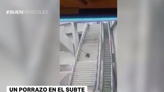 Se coló en el subte, corrió y rodó por las escaleras