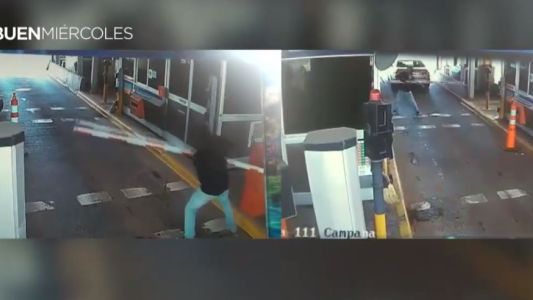 Escándalo: detienen al actor Gastón Grande por romper la barrera de un peaje y empujar a un policía
