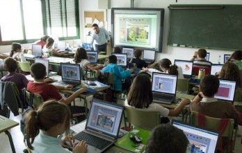 Hasta el 23 de septiembre aceptan postulaciones de maestros al "Premio Nobel de la Educación"