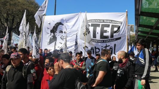 La CTA y CGT marcharon con organizaciones a la Secretaría de Energía contra el tarifazo
