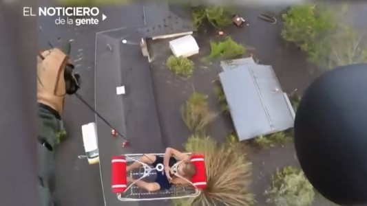 Así rescataron a un hombre con su perro tras la inundación