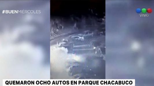 Quemaron ocho autos en Parque Chacabuco
