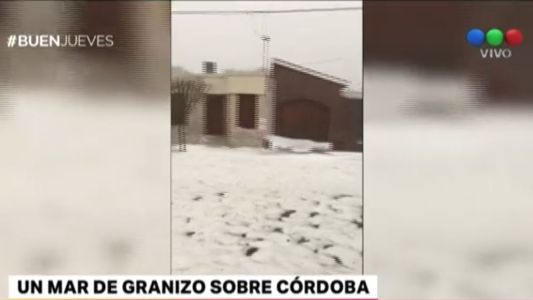 Un mar de granizo cubrió las calles del sur de Córdoba