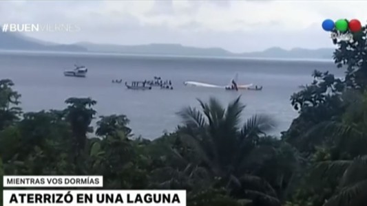 Un avión se pasó de la pista y terminó aterrizando en un lago