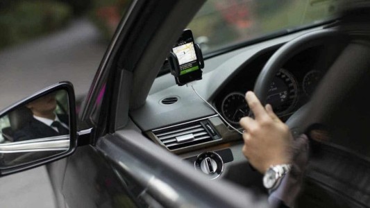 Una mujer pidió un Uber con su amante y el chofer era su marido