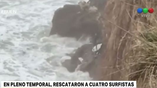 Rescataron a cuatro surfistas en Mar del Plata