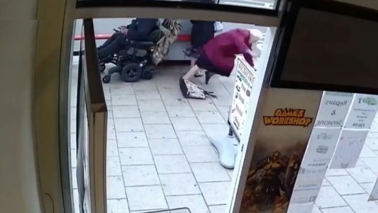 Condenaron a un hombre por atropellar a dos ancianas con su silla de ruedas