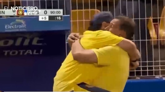 Maradona ganó y festejó