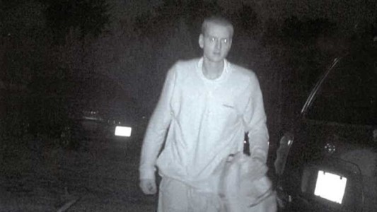 La policía pide ayuda para identificar a un sospechoso y en las redes aseguran que es Eminem