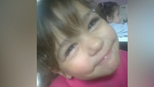 Murió una nena sordomuda de 5 años: detuvieron a su padrastro, acusado de golpearla