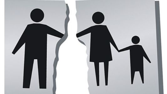 Multa de $80 mil a una madre por obstruir el vínculo del hijo con el padre
