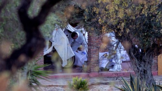 Encontraron a una familia muerta en España: investigan violencia de género o pacto suicida