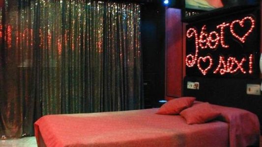 Autorizaron a los albergues transitorios a recibir tríos y parejas swingers