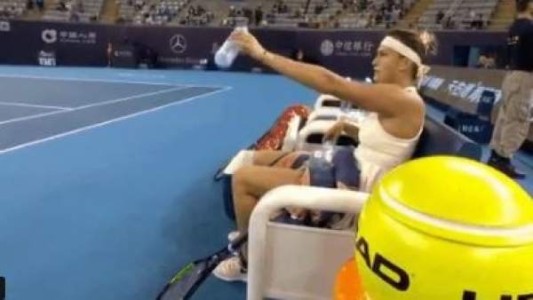 Repudian a la tenista que humilló al alcanzapelotas en el torneo de China