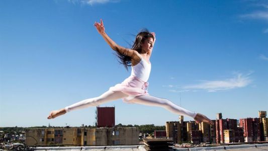 Zaira, la nena de Fuerte Apache que aprendió a bailar mirando videos de Youtube y llegó al Teatro Colón