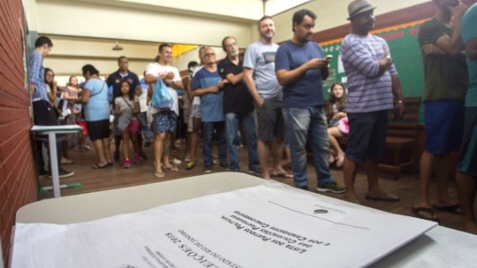 Empiezan a cerrar las urnas en las elecciones presidenciales de Brasil