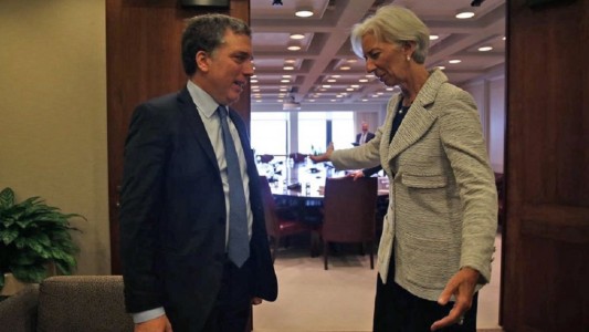 El FMI pronosticó una caída de 2,6% del PBI y una inflación de 40%