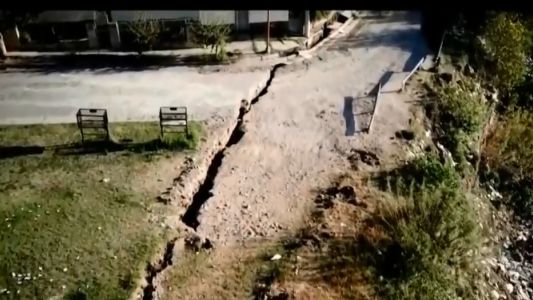 "Derrumbe inminente": alerta en Villa Diamante por una falla geológica que se extiende