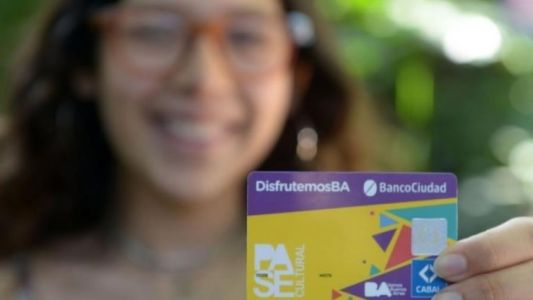 Lanzan tarjeta con 250 pesos de crédito para consumos culturales para estudiantes y docentes porteños