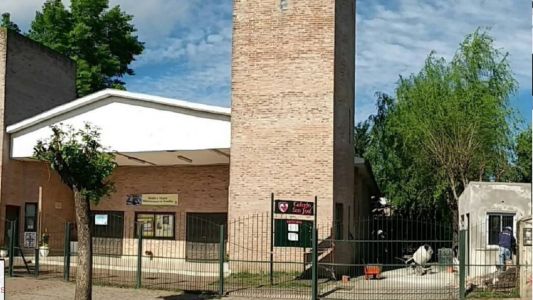 Polémica: un colegio de Pilar busca prohibir que las chicas usen polleras para "evitar las tentaciones"